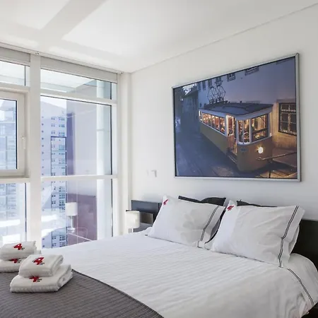 Rent4rest Parque Nacoes 17th Floor River View 리스본